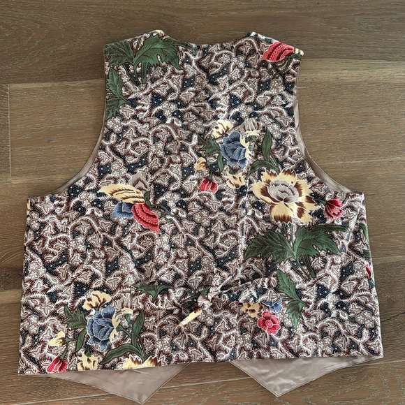 Real clothes Saks Fifth Avenue 100% Silk Printed Floral Vest Womens L Vintage - Picture 2 of 9